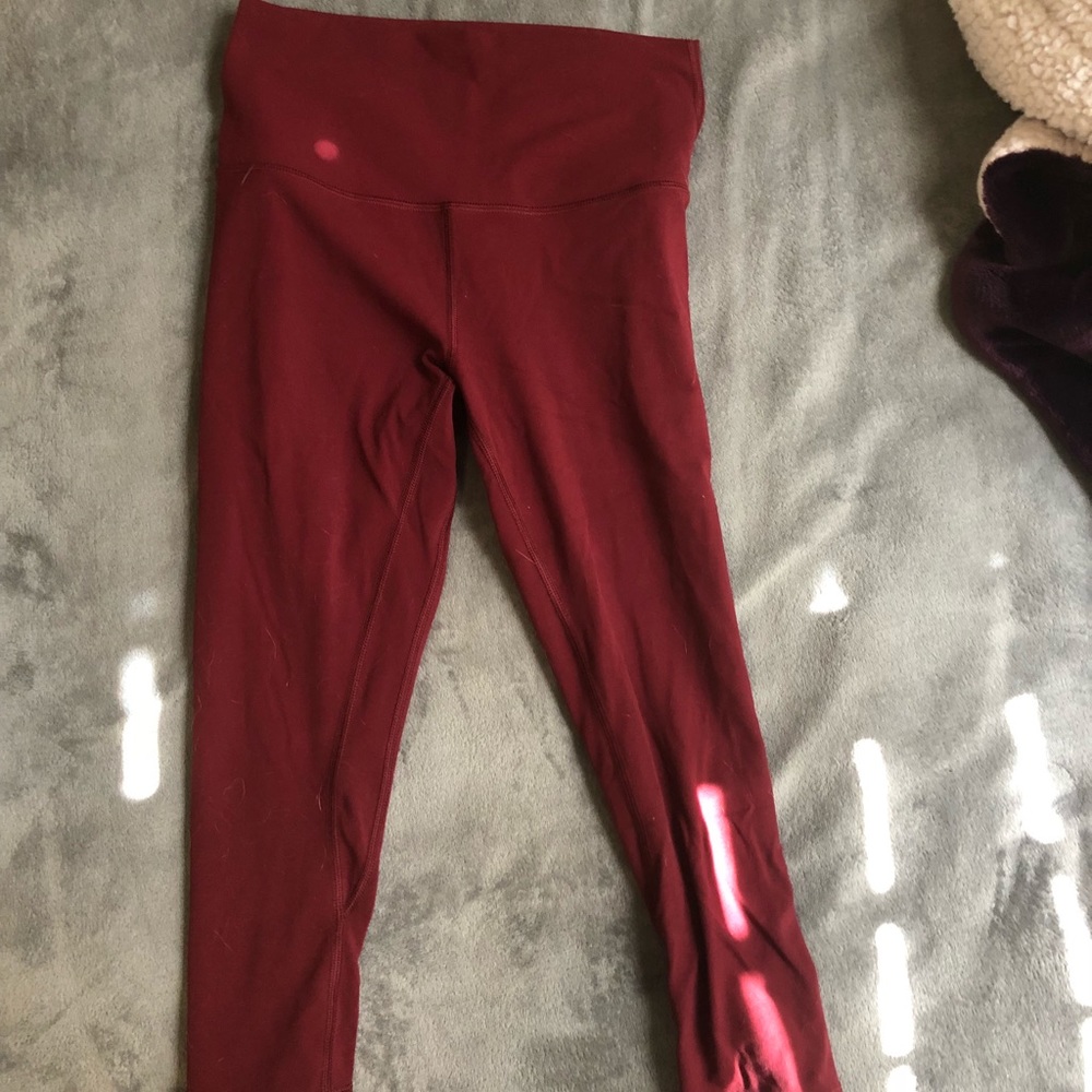 Align Crop (maroon)